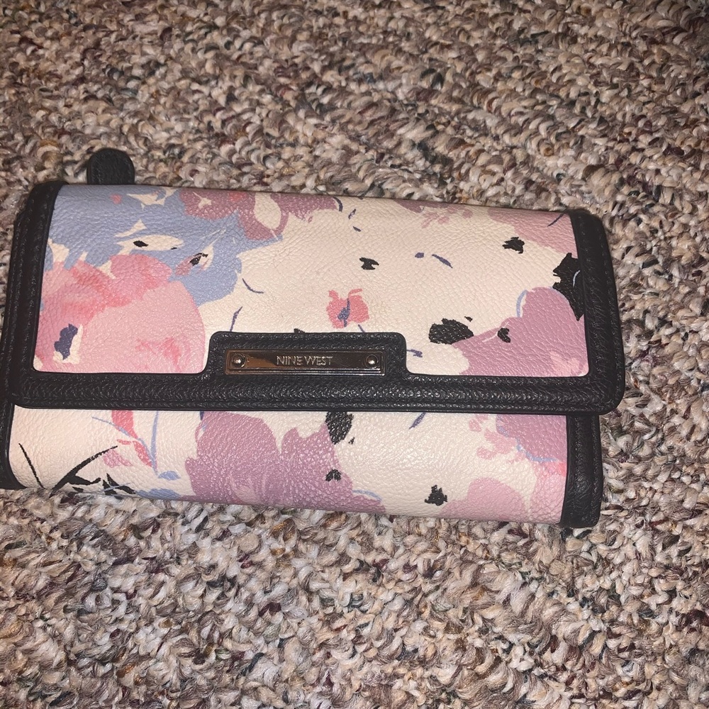 Nine West wallet